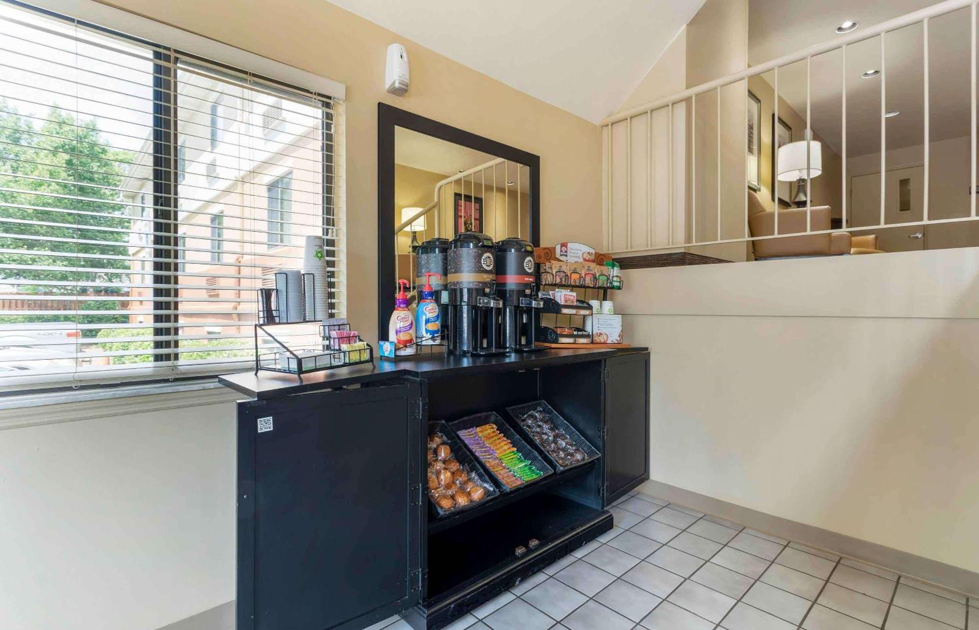Extended America - - West Hills Hotel 2*
