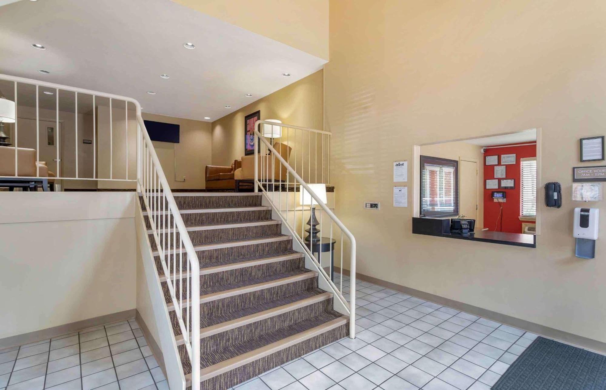 Extended America - - West Hills Hotel